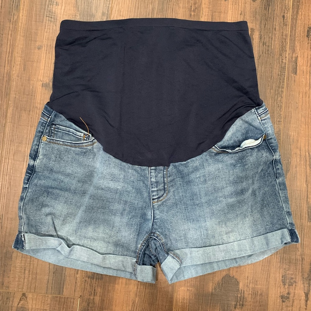 Time & Tru Maternity Shorts